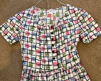 R264 - $40. Vintage 1930s/40s Hand Sewn Dress. 