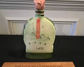 R185 - $35. Vintage Jim Beam 98th Kentucky Derby Whiskey Decanter. Empty!