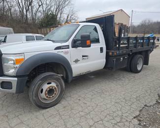 2016 Ford F550 Flat Bed Work Truck w/ Lift Gate