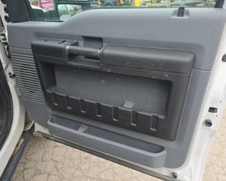 2016 Ford F550 Flat Bed Work Truck w/ Lift Gate