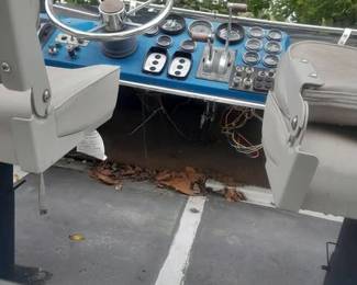 Sea Ray cabin cruiser no motor