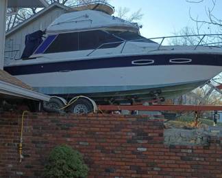 Sea Ray cabin cruiser no motor