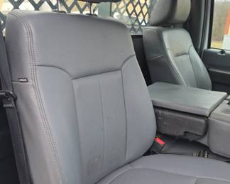 2016 Ford F550 Flat Bed Work Truck w/ Lift Gate