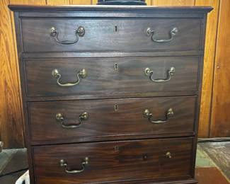 Four-drawer chest