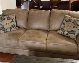 AVAILABLE TUESDAY JANUARY 13th
$400.00 Very good condition.  Sells new for $900.00 Text Kendra 1-208-964-2555 if interested. 