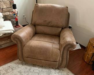 AVAILABLE JANUARY 13TH lovely recliner extremely soft good condition $150 Text Kendra 1-208-964-2555