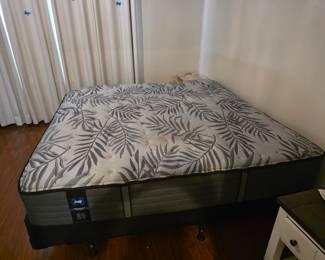 King mattress good condition available January 13th asking $400 text Kendra 1-208-964-2555