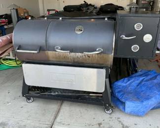 AVAILABLE JANUARY 13TH..  beautiful high-end barbecue needs a little TLC absolutely fantastic quality.  $800.00 ( SELLS NEW FOR $1,800.00 ) text Kendra at 1-208-964-2555 if interested.