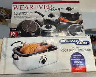 Wearever 10-Piece Cookware Set (boxed)
Proctor Silex 18L Electric Roaster Oven (boxed)