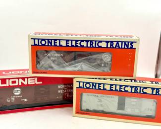 (3) Lionel Toy Trains -boxcars
Lionel O Gauge 6-9451 Southern Railway "Famous American Railroad" boxcar
Lionel 6-9482 O Gauge Norfolk Southern Boxcar model train car
Lionel 6-9704 O Gauge Norfolk and Western Tuscan Boxcar