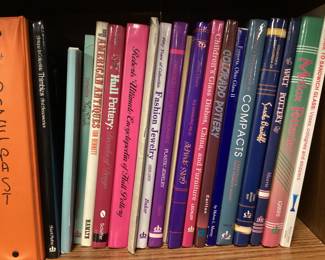 CHOICE SHELF LOT ASSORTED COLLECTIBLES BOOKS, HULL POTTERY, FASHION JEWELRY, COLORADO POTTERY, LILAQUE, SHAWNEE POTTERY, SANDWICH GLASS, FENTON ART GLASS, HEISEY GLASS AND MANY MORE COLLECTIBLES TOPICS