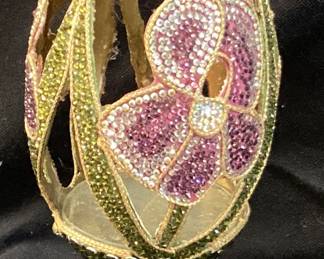 (9) ASSORTED VTG. FABERGE STYLE DECORATIVE EGGS, NOT YET DECORATED PLAIN OSTRICH EGGS, BEDAZZLED ACCENTS, FLORAL PAINTED, LOVE COUPLE DIORAMA, SOME HINGES ON THE TOPS NEED REPAIR, EACH ONE OF A KIND NO SHIPPING PICKUP ONLY