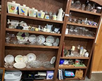CHOICE SHELF CRYSTAL AND COLLECTABLES