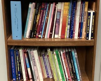 CHOICE SHELF LOT ASSORTED COLLECTIBLES BOOKS, HULL POTTERY, FASHION JEWELRY, COLORADO POTTERY, LILAQUE, SHAWNEE POTTERY, SANDWICH GLASS, FENTON ART GLASS, HEISEY GLASS AND MANY MORE COLLECTIBLES TOPICS