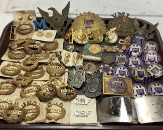 ASSORTED VTG. MILITARY & ORGANIZATION BADGES, PINS, BELT BUCKLES, AUGUSTA MILITARY ACADEMY, GMC R.O.T.C., CSF, VIRGINIA MILITARY INSTITUTE
