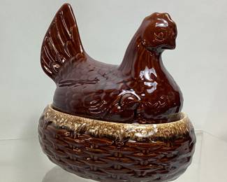 HULL POTTERY BROWN DRIP HEN ON A NEST