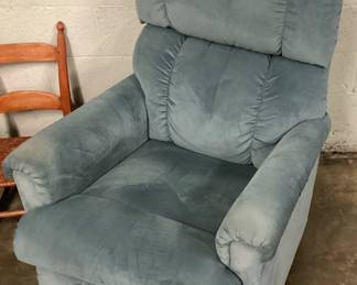 LA Z BOY RECLINER CHAIR NO SHIPPING PICKUP ONLY