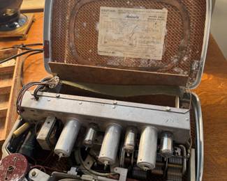 1949 Motorola Inc Model 69L11 - Retro Radio - Sporter Suitcase Model