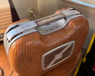 1949 Motorola Inc Model 69L11 - Retro Radio - Sporter Suitcase Model