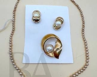 VINTAGE PEARL SET