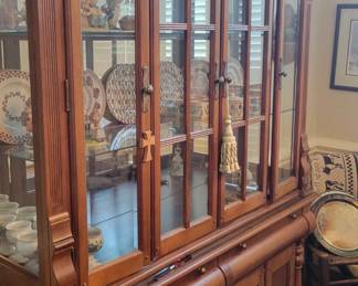 Ethan Allen china hutch 