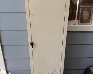 Auction Item: https://www.estatesales.net/CA/Yuba-City/95993/marketplace/80557