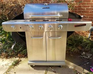 Char-Broil Propane Gas Grill w/ Cover.