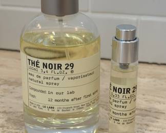 Le Labo The Noir 29 Eau de Parfum Set - 100ml and 10ml Bottles
Le Labo The Noir 29 eau de parfum set includes one 100ml (3.4 fl.oz) and one 10ml (0.33 fl.oz) natural spray bottle. Both bottles feature the distinct The Noir 29 scent, compounded in Le Labo's lab and labeled with usage guidelines. The larger bottle is approximately 85-90% full while the smaller bottle has some contents remaining. Bottles and labels show minor wear from handling. See pictures for more details.
This item does not qualify for shipping.