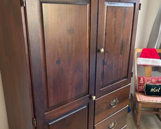 Nice cabinet has draws and shelves