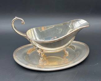 49 CrescentSilverCoSilverPlateGravyBoatwithUnderPlate