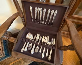 FLATWARE SET