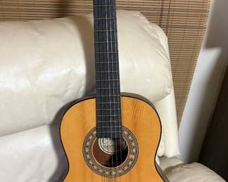 ACOUSTIC GUITAR