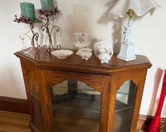 LIGHTED DISPLAY CABINET