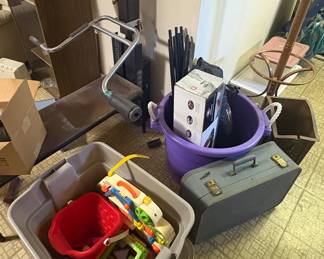 CHILDRENS TOYS & CAMPING GEAR