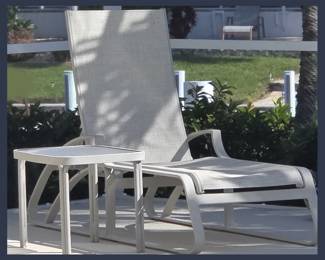 Nice Lanai Lounger and Table