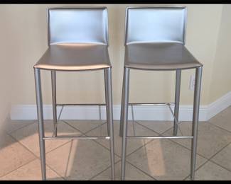 Love these Sleek Modernist Barstools