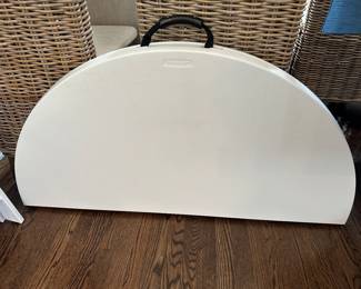 Lifetime folding round table