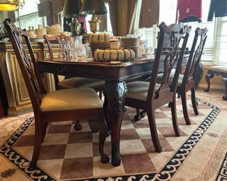 Henredon Footed Dining Table & 12 Chairs 
