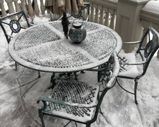 Outdoor Table & Chairs 