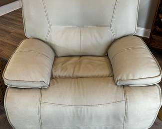 Pennsylvania House Leather recliner (1 year old) 