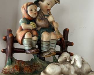 Hummel Wayside Devotion