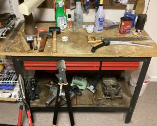 Work Bench Loppers, Hammers, Mallots