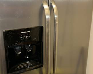 Frigidaire side by side Refrigerator 