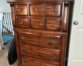 Chest of drawers 