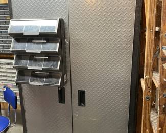 Heavy duty storage cabinet