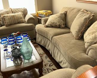 Coffee table with Margarita glass set