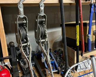 Towing cables with hooks