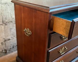 This lot features a tradition chippendale mahogany chest of drawers that measures, 23.5” H x 24” W x 14” D.

