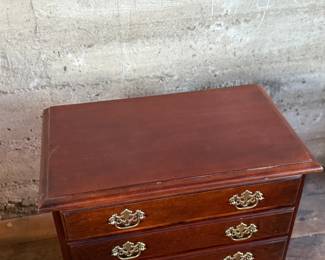 This lot features a tradition chippendale mahogany chest of drawers that measures, 23.5” H x 24” W x 14” D.

