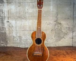 This lot features a Hollywood ukulele made by the Schireson Brothers in Los Angeles during the 1920s and 1930s.

